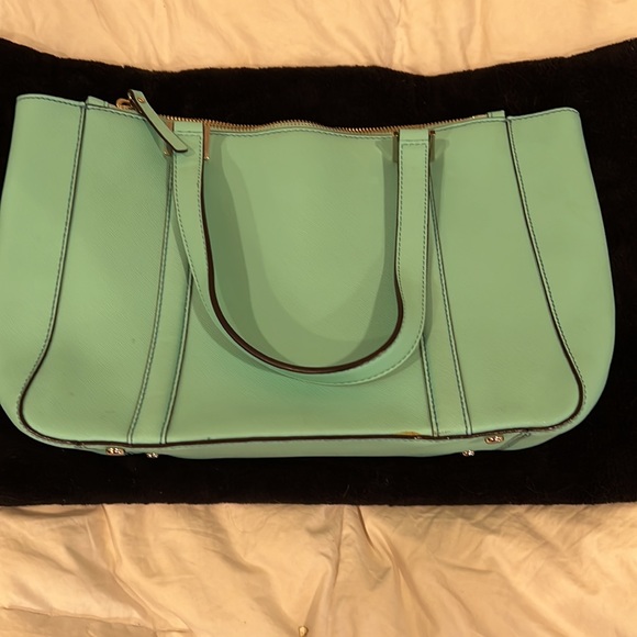 Kate spade purse (Quinn) - Picture 2 of 3